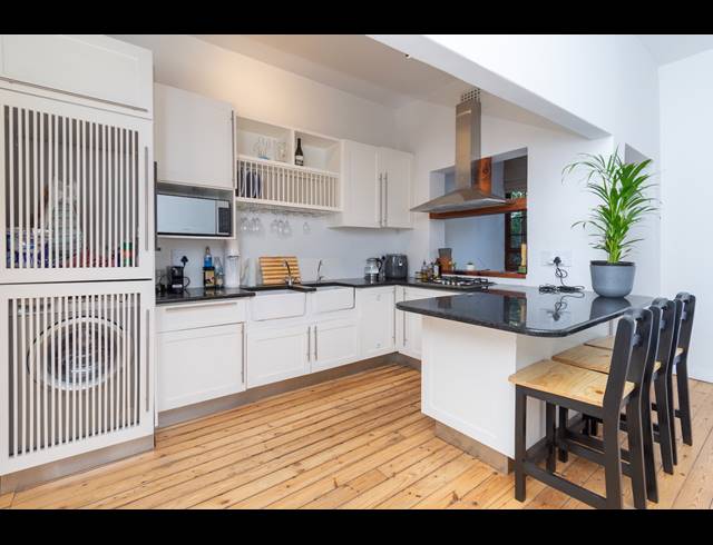 1.5 BEDROOM APARTMENT FOR SALE IN ORANJEZICHT